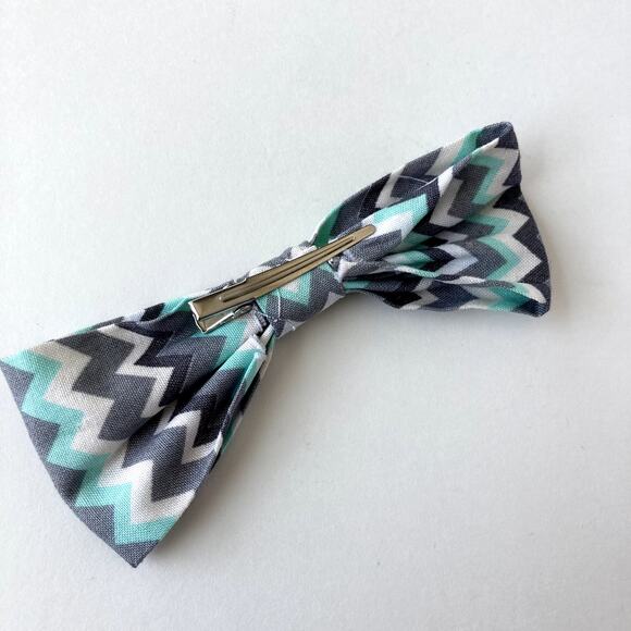 Handmade Baby Toddler Bowtie - Chevron - Aqua Grey White - Picture 2 of 3